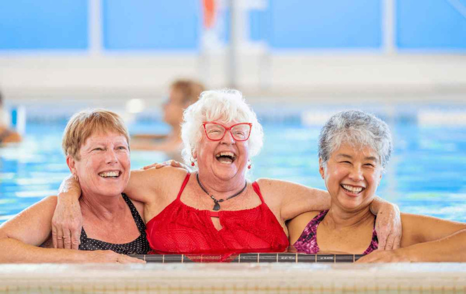 blog-Mutuelle-Just-santé_piscine_seniors_courbatures